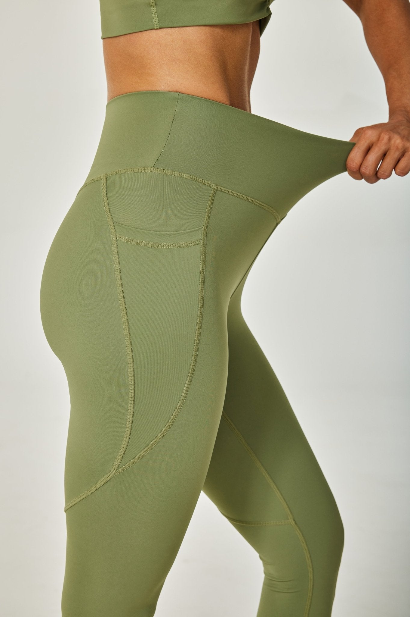 Airflow High waisted Leggings with Pockets Light Green